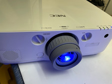 NEC NP-PA521U FULL HD 1080P PROJECTOR, 5200 LUMENS ONLY 123 hrs used lamp