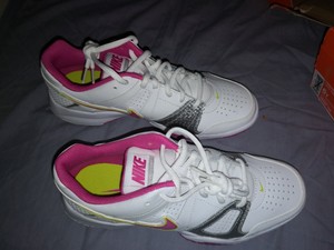 nike city trainer grey pink