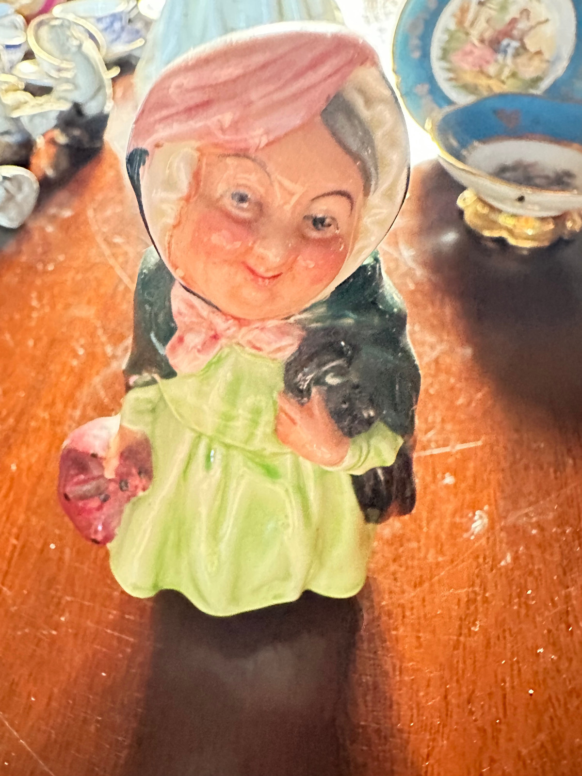 Royal Doulton Figurine Sairey Gamp 4