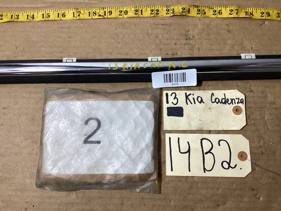 Kia Cadenza 2013-2016 puerta trasera izquierda lado del conductor ventana umbral moldura OEM. Foto 4 de 4