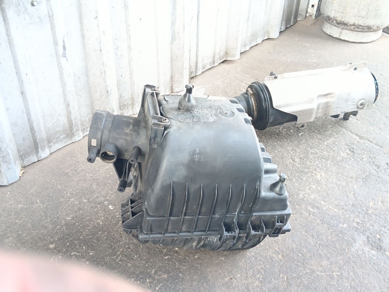  2014-19 BMW i8 Air Cleaner Filter Box Duct Assembly 13717640728 OEM 