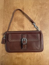 Coach Vintage Hampton English Saddle Brown Leather Wristlet Clutch Buckle New
