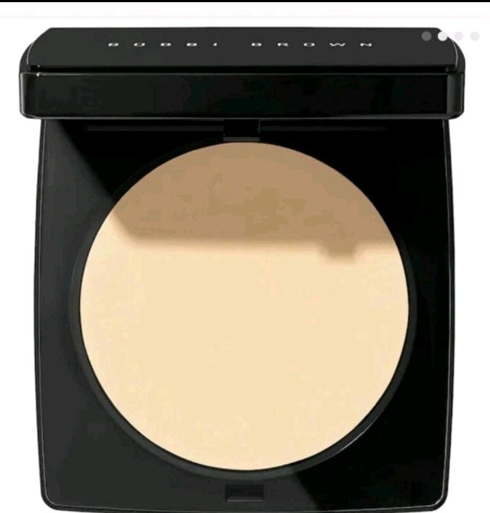 Bobbi Brown Sheer Finish Pressed Setting Powder Pale yellow color New