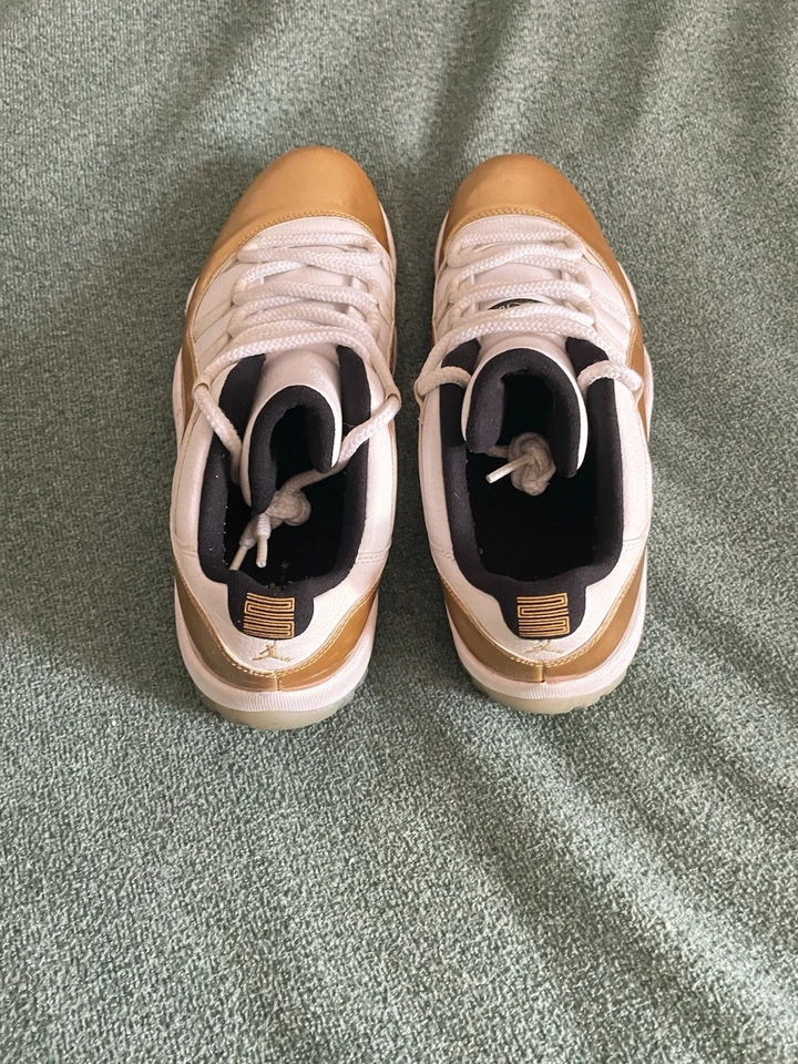 NIKE AIR JORDAN 11 RETRO LOW "CLOSING CEREMONY" WHITE-GOLD SZ 9.5 - Image 4 of 4