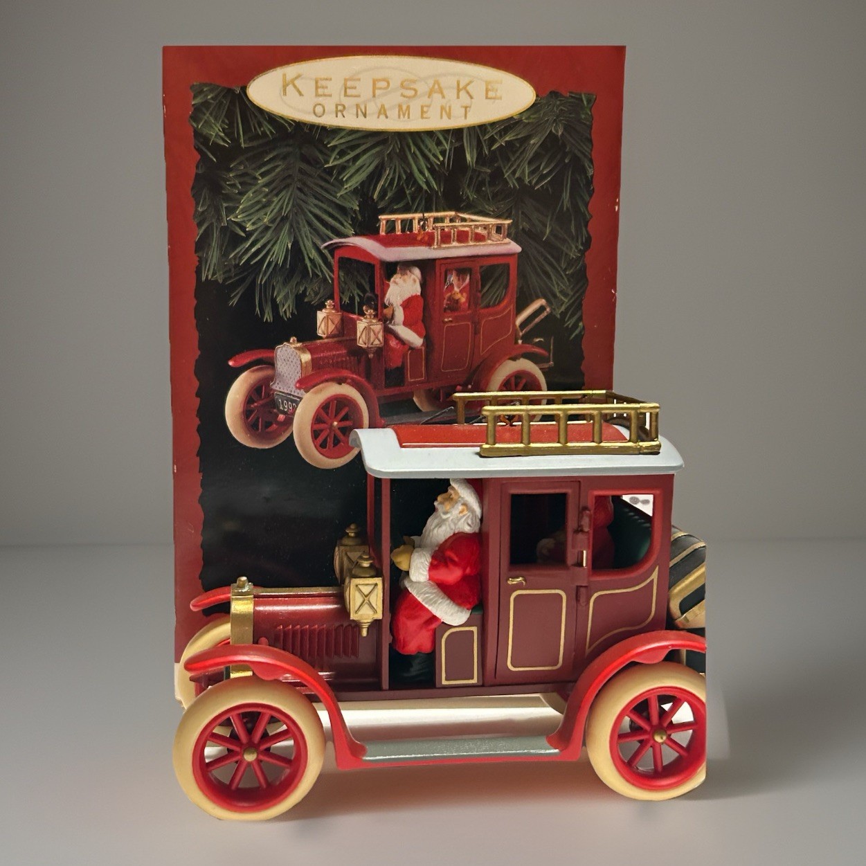 Hallmark Keepsake Christmas Ornament Shopping With Santa Here Comes Santa•EUC