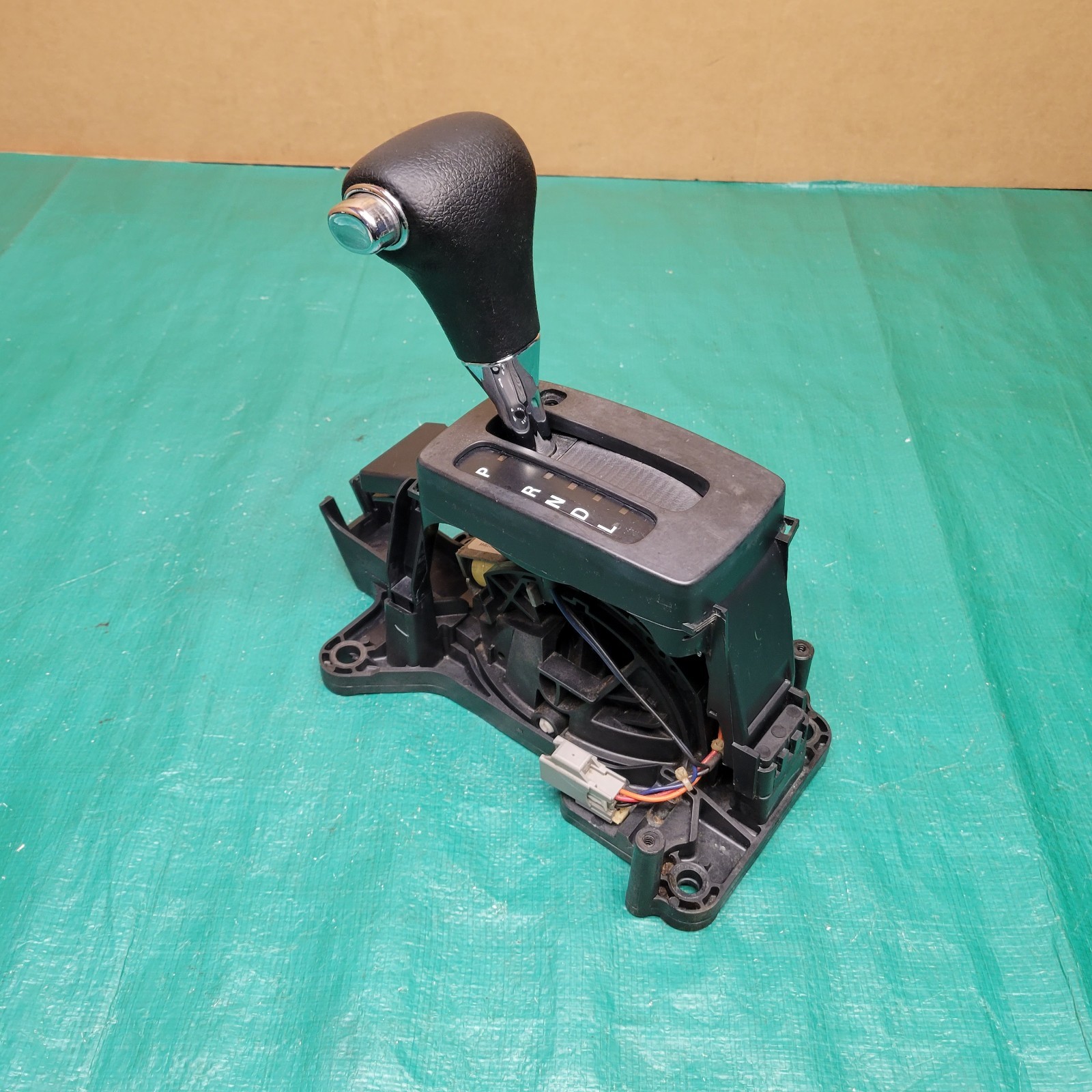 2006-2009 Mercury Milan Ford Fusion Floor Shifter Assembly OEM 6E5Z7210A