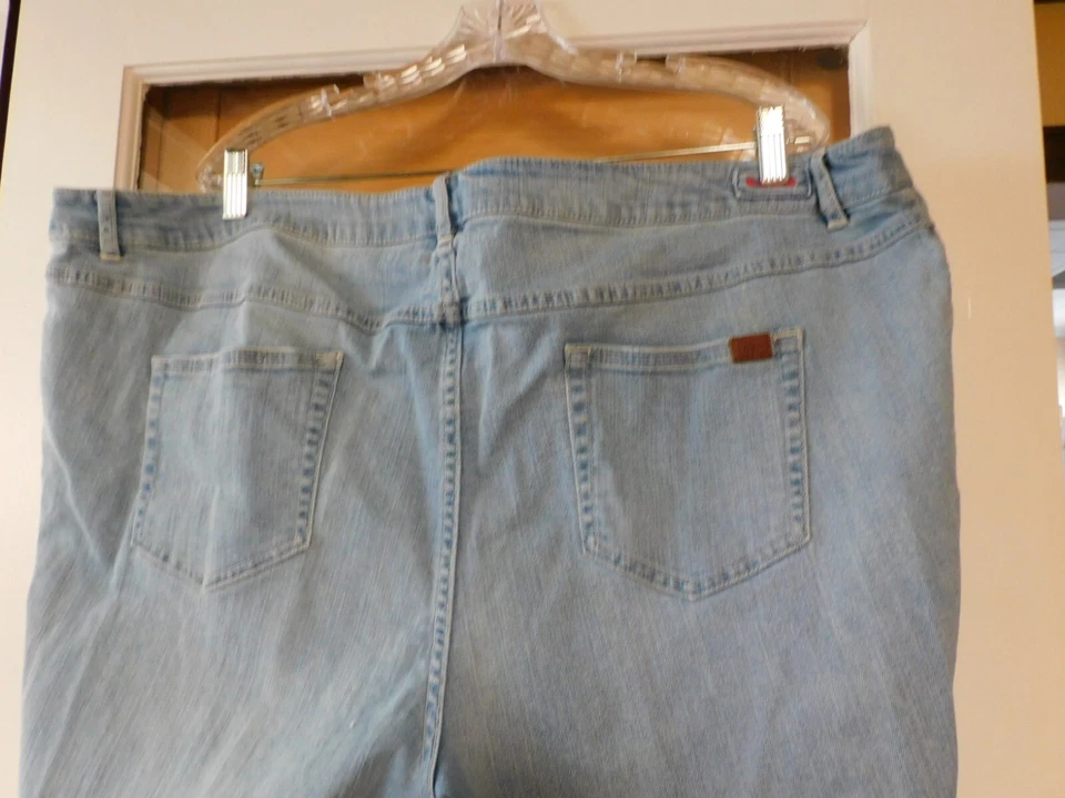 PEACE LOVE WORLD QVC JEANS LOOK LAVADO AZUL DESTEÑIDO 24W PIERNA CÓNICA 5 BOLSILLOS USADOS EN EXCELENTE ESTADO Foto 3 de 3