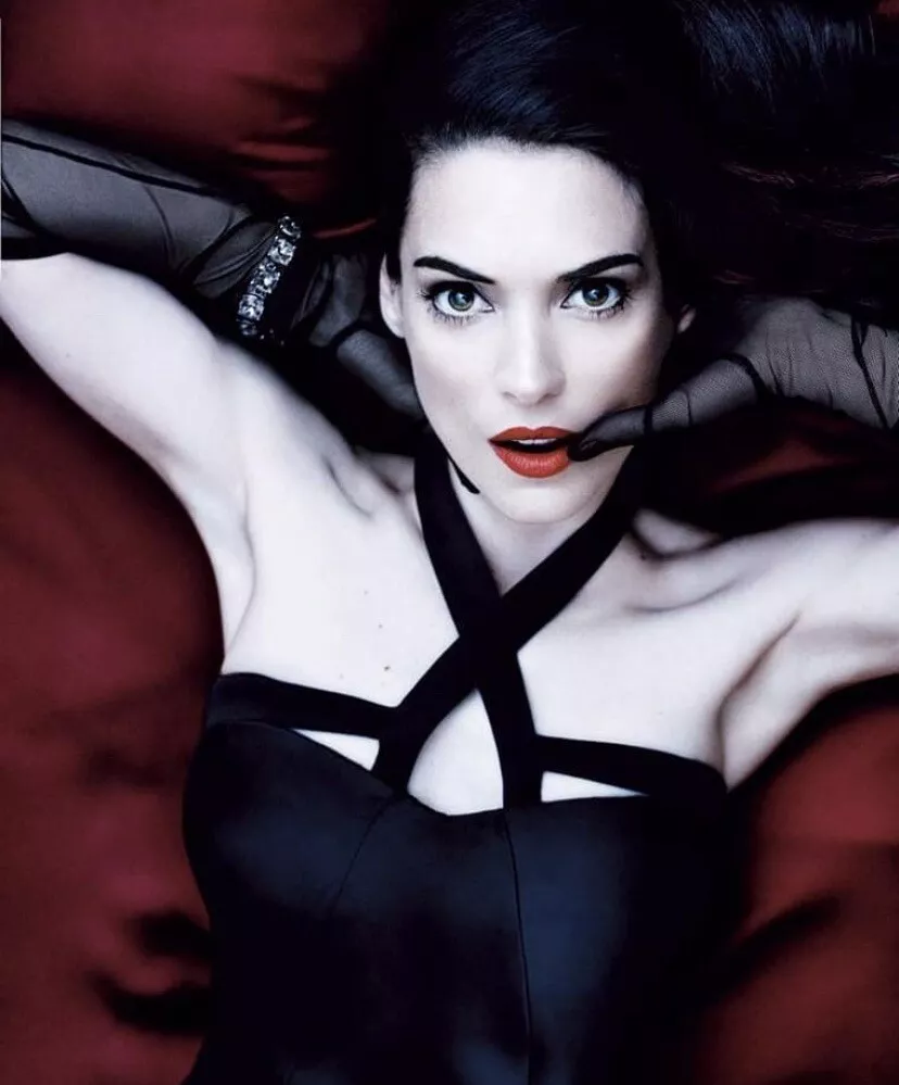 WINONA RYDER - ON HER BACK - SEXY POSE !! VERY DRAMATIC !! | eBay