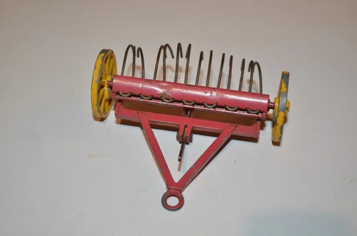 VINTAGE DINKY TOYS TRACTOR PULLED HAY RAKE #324
