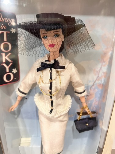 1999 Spring in Tokyo Vintage Barbie Mackie Face City Seasons #23499 NRFB - Picture 2 of 13