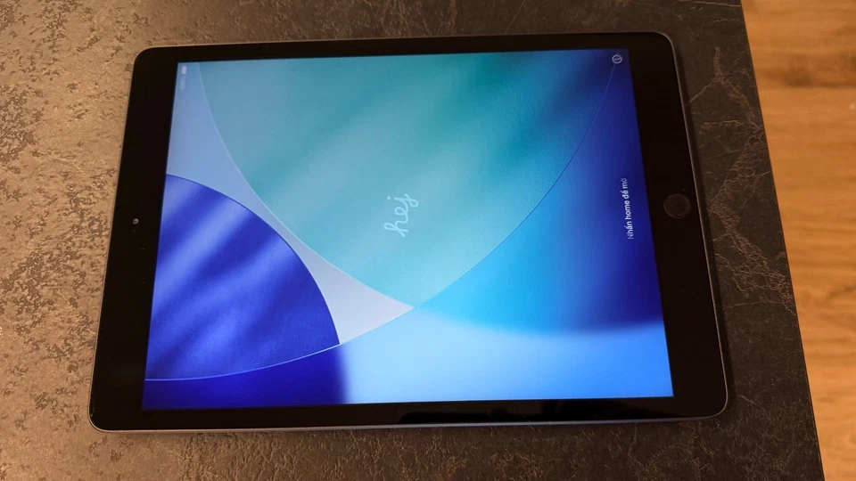 Apple iPad (8th generation) · 128GB · Wi-Fi, foto 2 di 5