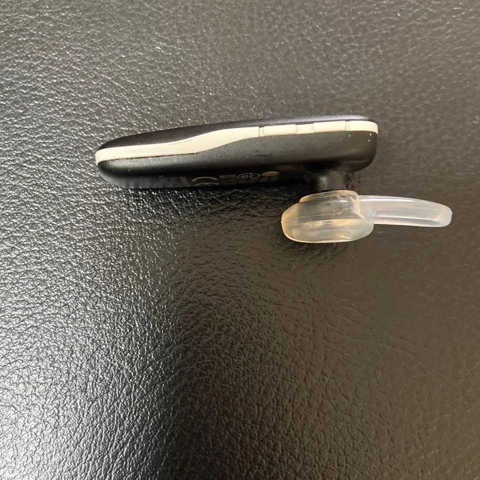 Plantronics M70 Bluetooth Headset Black white (In Ear) Used Working from JP - Image 3 of 4