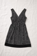 EN FOCUS Studio Dress Women Size 10 Black White Geometric V Neck Knee Length