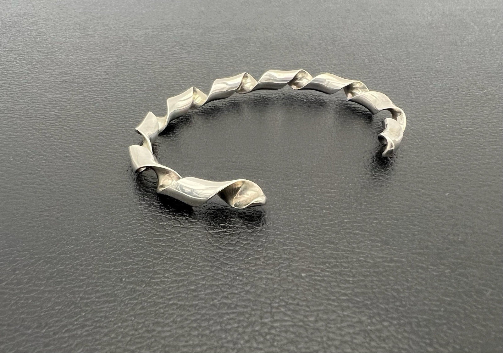 Vintage Solid Silver Twisted Cuff Bracelet 14 Gra… - image 4