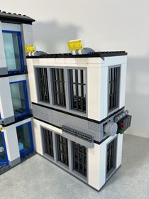 LEGO CITY: Police Station (60141)
