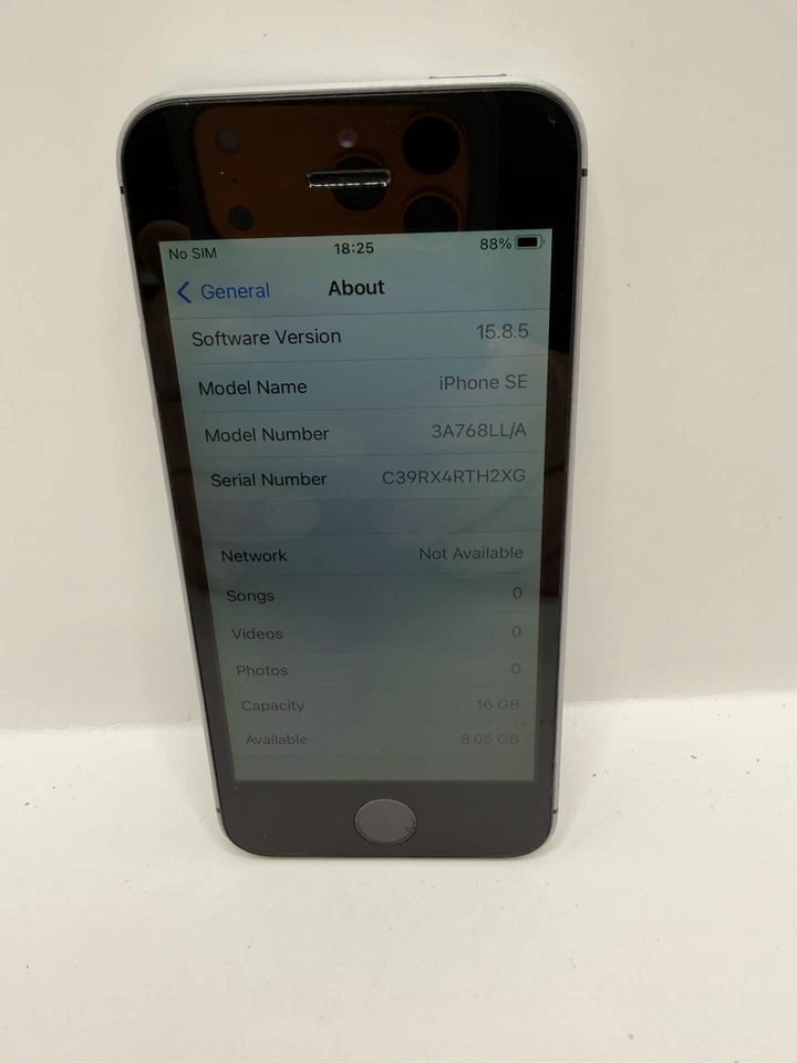 Apple iPhone SE (1st Gen) Unlocked Space Gray 16 GB Battery Life 90% - Image 4 of 4