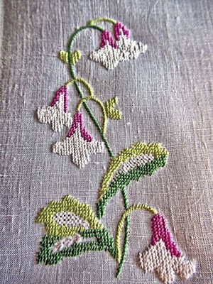 3 Vtg Guest Towels Linen Petite Point Embr Bell Flowers Coral Green Wt Fringe