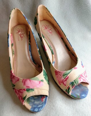 Life Stride Soft System Floral Print Womens Cork like Wedge Heels Shoes Sz 