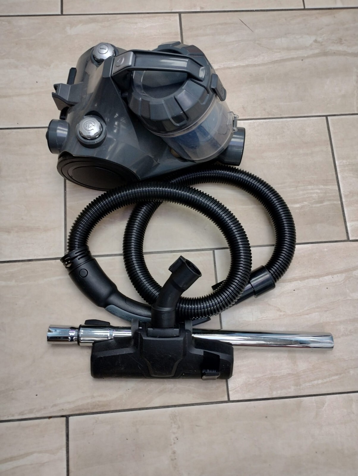 Amazon Basics Cylinder Bagless Vacuum Cleaner / with HEPA filter for