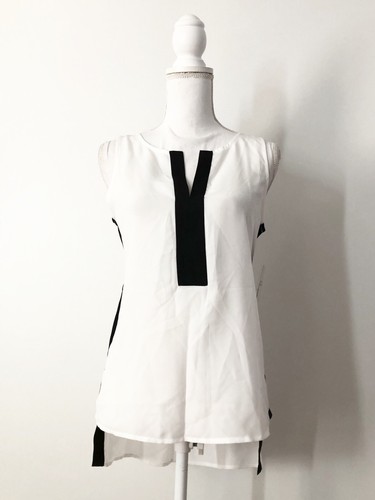 NWT $70 Ellen Tracy Soft White Black Top Blouse Tunic Size Small Hi Low V-Neck - Picture 2 of 9