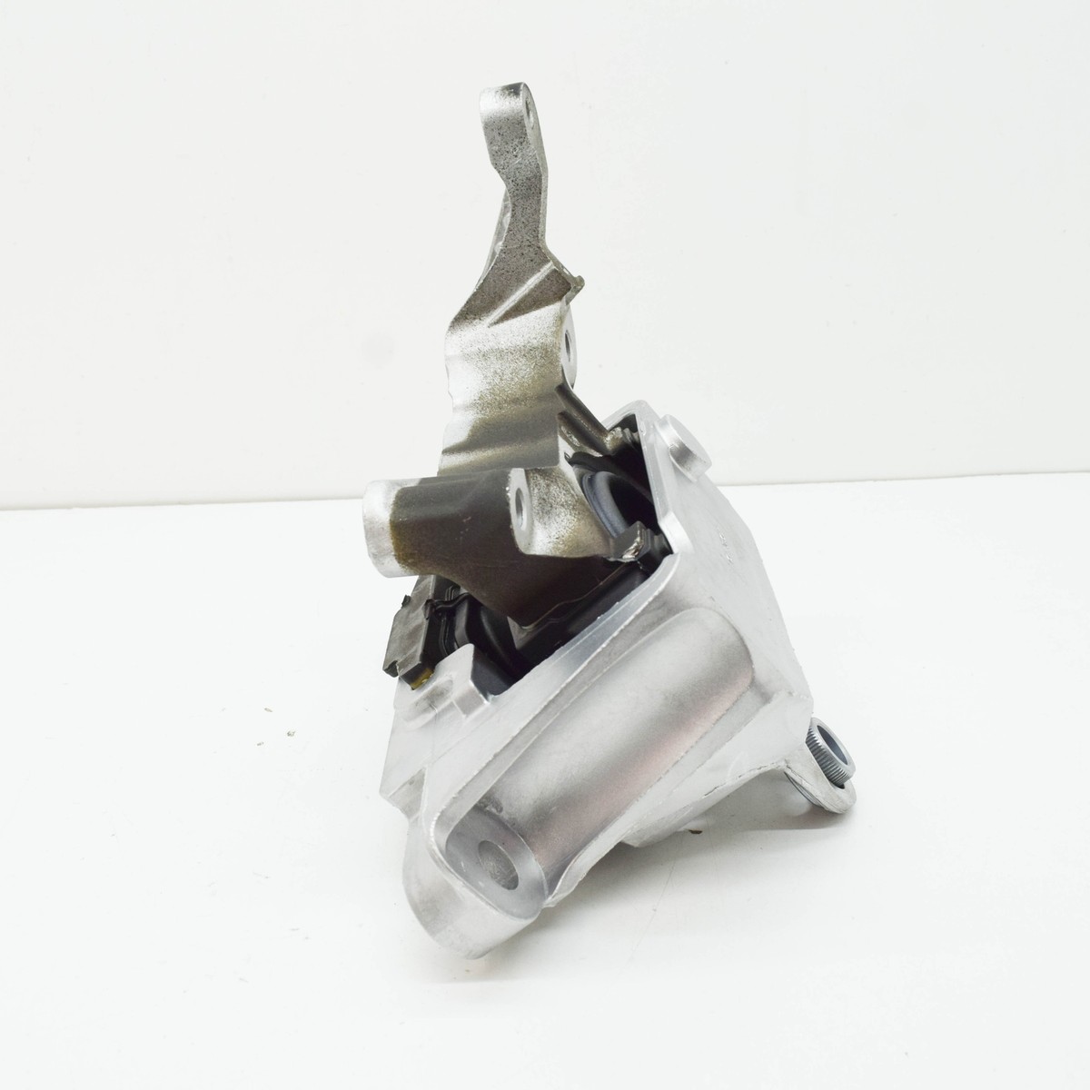 VOLVO XC40 Right Side Engine Mounting Pad 32255272 NEW GENUINE | eBay 