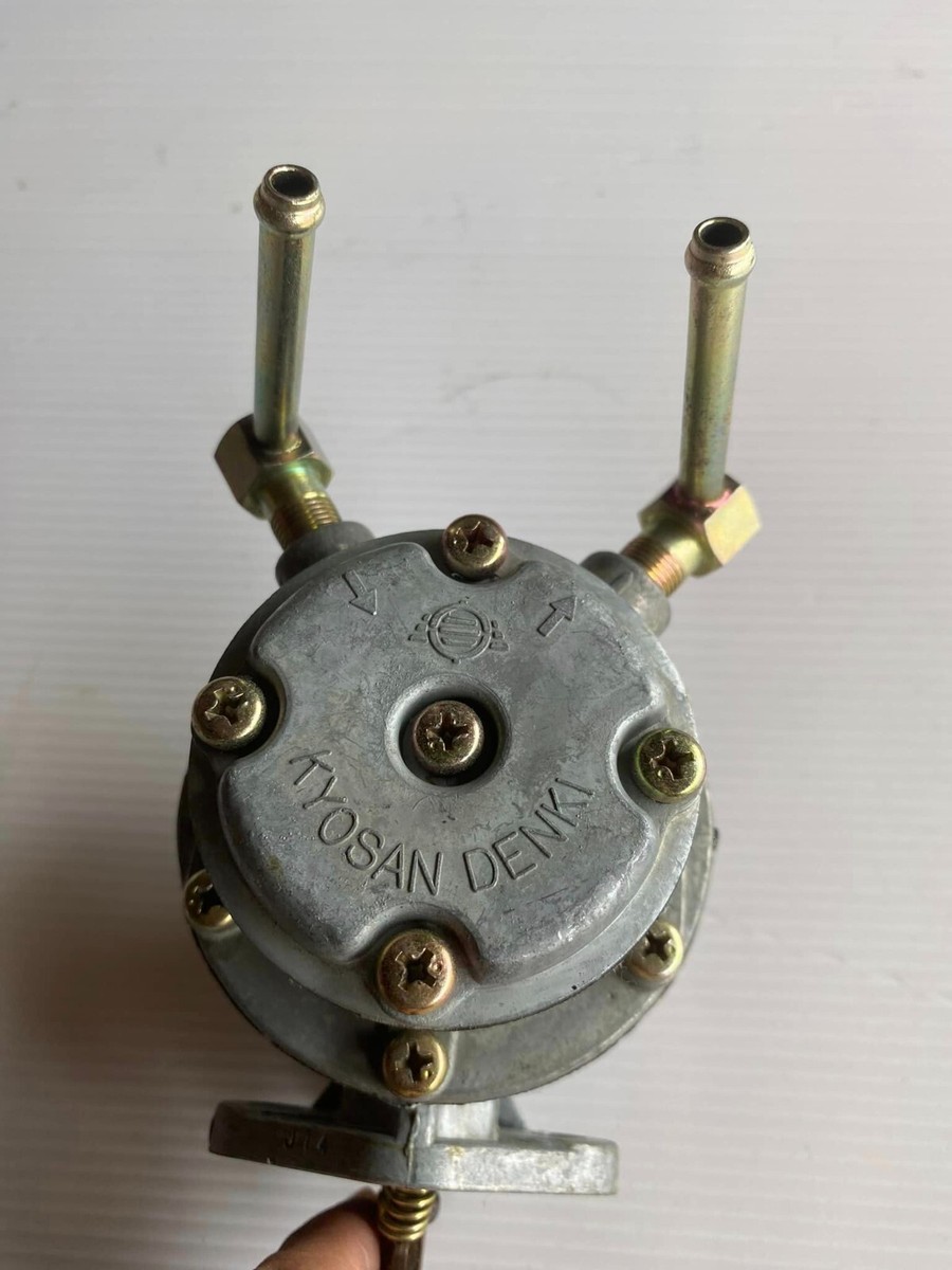 Nissan DATSUN Cedric 2000 cc. 6-cylinder FUEL PUMP Genuine