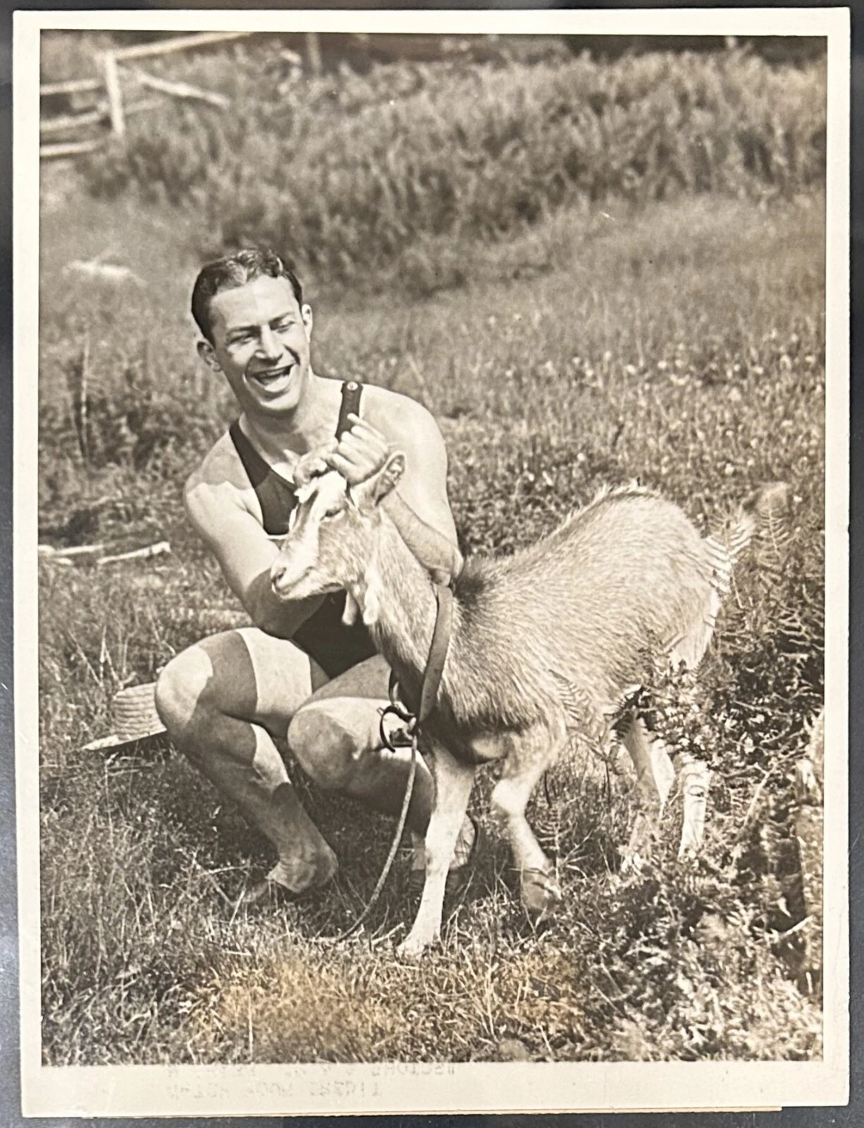 1924年 フォトタイプ 1-世界軽量チャンピオンBenny Leonard Battles a Goat - 画像1/2