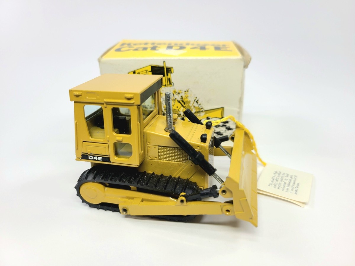 美品 CAT D4D モデル 1/50 スケール Caterpillar Cat D4E Dozer - NZG