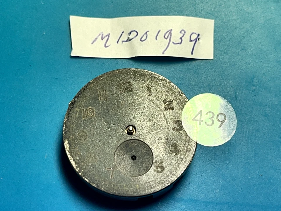 Mido 1939 Watch Movement - Not Working - Spare or Repair. Foto 2 de 2