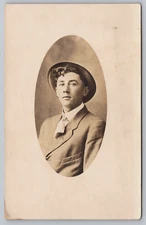 RPPC VINTAGE OLD ANTIQUE REAL PHOTO POSTCARD IMAGE MAN SUIT COAT TIE HAT OVAL