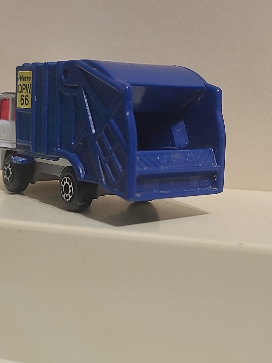 Picture 4 of 9