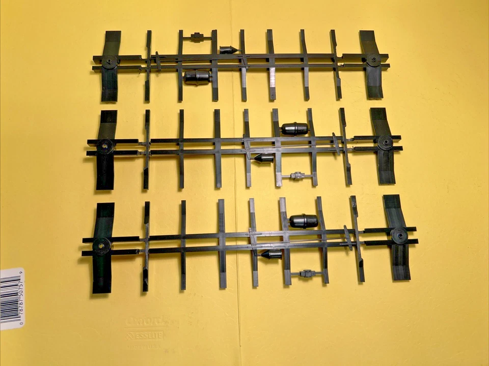 Weaver 'O' Scale Underframe Lot for PS-1 Boxcars. Set of 3 - Image 3 of 4