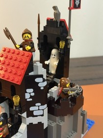 LEGO #  6075 Castle Wolfpack Tower 1992 Ghost 99% Complete ,all Minifigs.Scarce