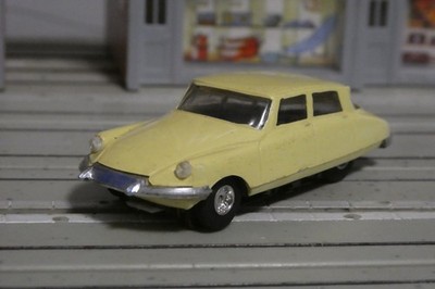 FALLER AMS 4854  CITROEN DS GELB MIT SIEGELLACK  TOP WIE NEU