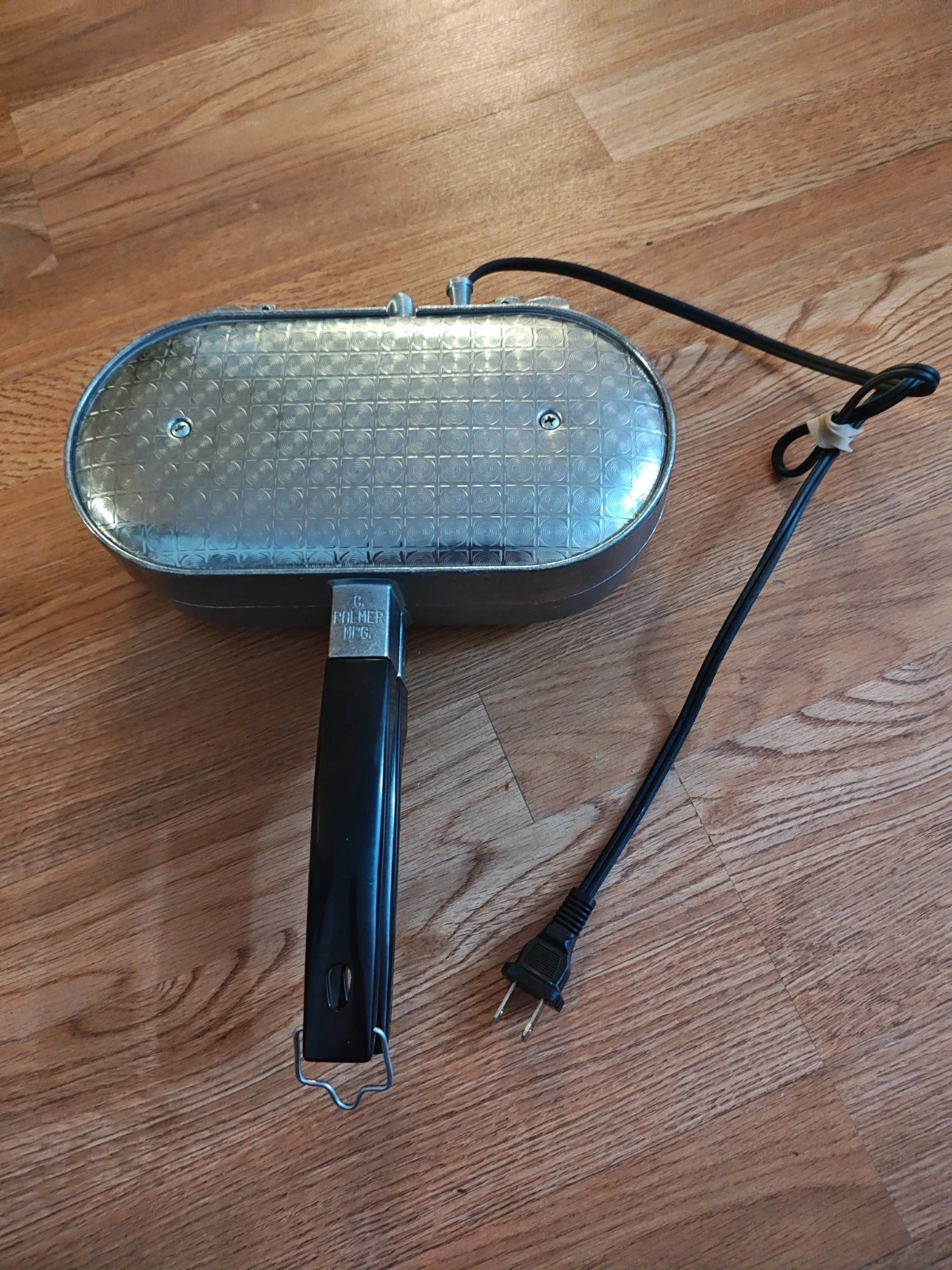 C Palmer Mfg Model 1110 Belgian Cookie Iron Made In USA Tested Working