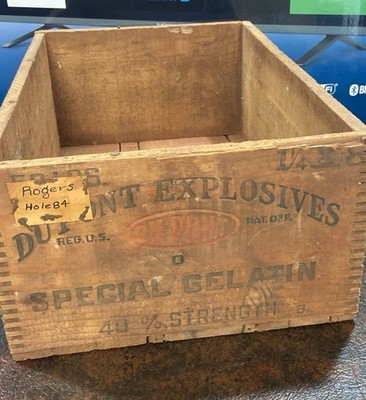 VINTAGE DUPONT EXPLOSIVES CRATE /BOX MINING Michigan U.P.