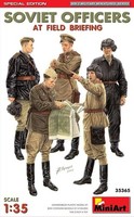Soviet Officers At Field Briefing - Special Edition / 1:35 - Miniart