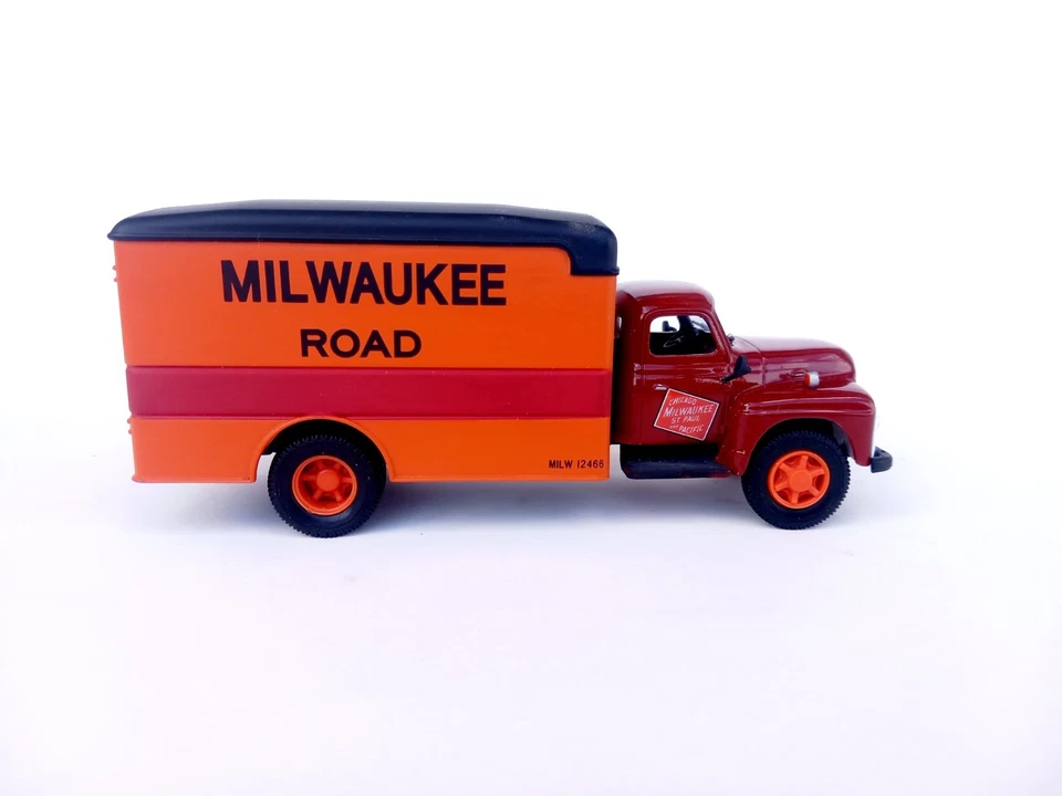 Camión International R160 1953 impreso en 3D escala 1/50 O hecho a mano kit personalizado bash Foto 4 de 4