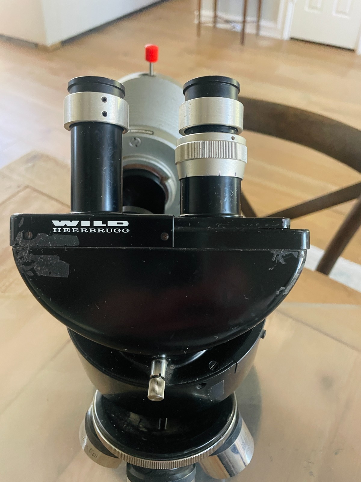 Wild Heerbrugg Microscope M12-95958 w/ M20-Style Epi Illuminator – Hybrid?