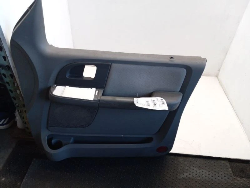 2004 Ford Expedition Passenger Side Front Door Trim Panel 4L1Z-7823942-DAA - Изображение 3 из 4