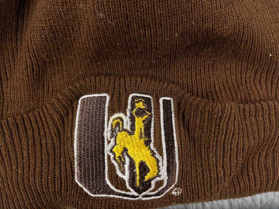 University of Wyoming Vaqueros Gorro Toque Adulto OS Marrón Acrílico NCAA Reebok Foto 2 de 4