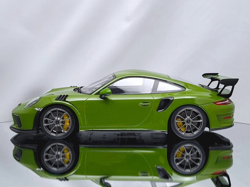 Minichamps Porsche 911 (991.2) GT3 RS 2019 Green Diecast Model Car 1:18 - Image 2 of 4