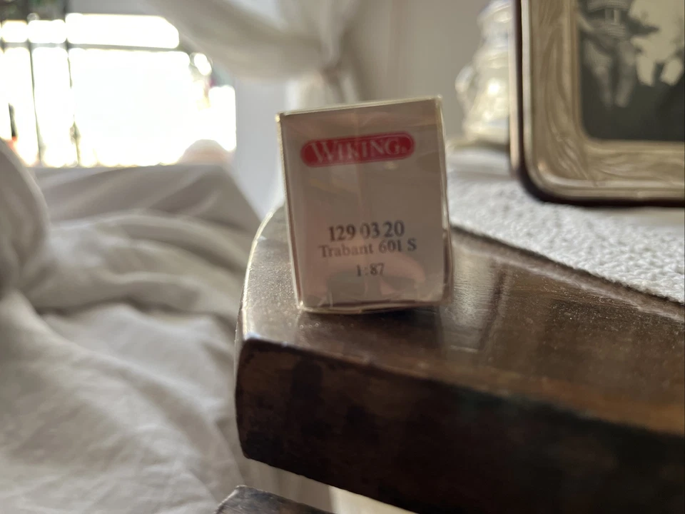 Wiking 1/87 Nr. 129 03 20 Trabant 601 S Limousine taubenblau/beige OVP #7810 - Immagine 2 di 2