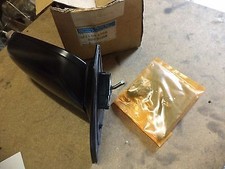 Retroviseur droit (ou coque) Mazda 121