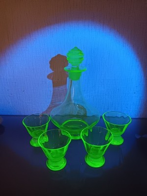 ART DECO Uran Glas Dekanter Karaffe Uranglas 1920's 4 Gläser glass decanter