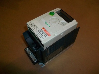 Schneider Altivar ATV12H037F1  VFD  120VAC INPUT 240V OUTPUT 0.37kW - 1/2HP Used