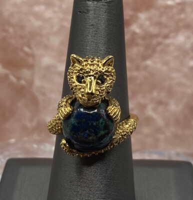 DESIGNER KARIS SCHÖNER GOLDFARBENER KATZENRING STERLINGSILBER UND GRÜNER STEIN 