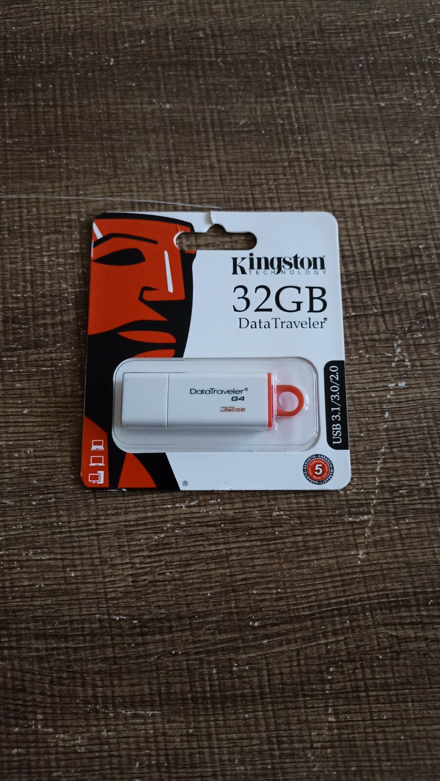 USB Flash Drive 32GB, White and Red, USB 3.0, Portable, Fast Transfer-image