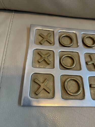 Juego de mesa vintage MCM aluminio latón macizo Tic Tac Toe 5 X's 4 O's 7,5x7,5 pulgadas - Imagen 2 de 7