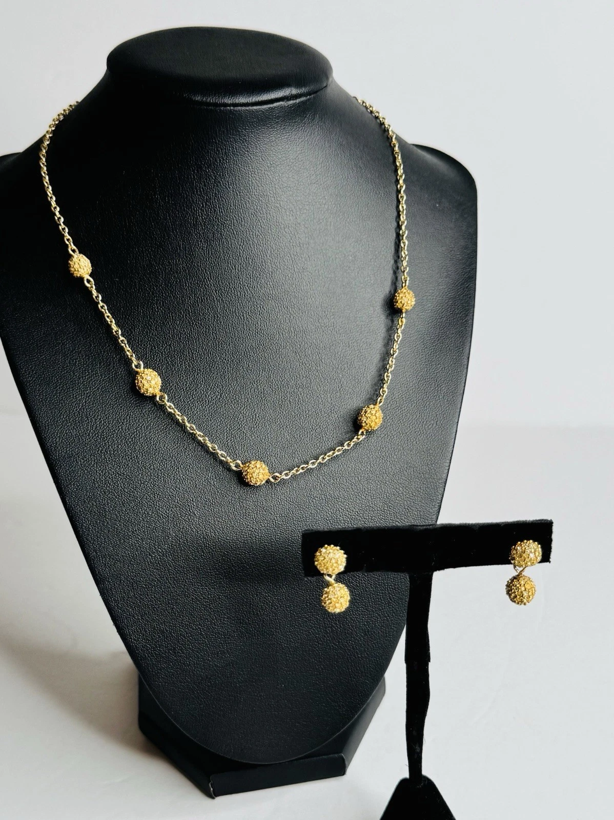 Collier Christian Dior avec boucles d'oreilles ton or et strass 
